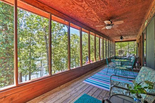 Home With Large Deck On Table Rock Lake!