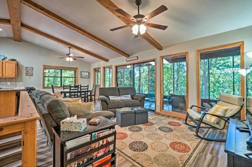 Home With Large Deck On Table Rock Lake!