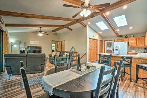 Home With Large Deck On Table Rock Lake!