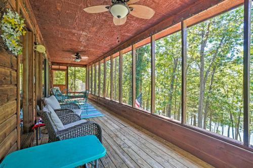 Home With Large Deck On Table Rock Lake!