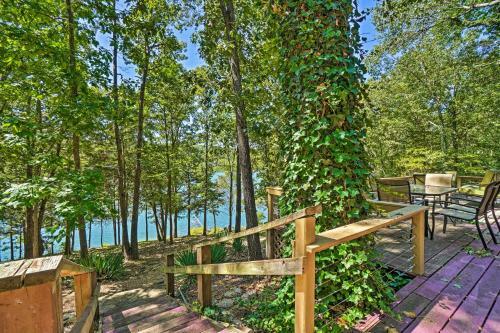 Home With Large Deck On Table Rock Lake!