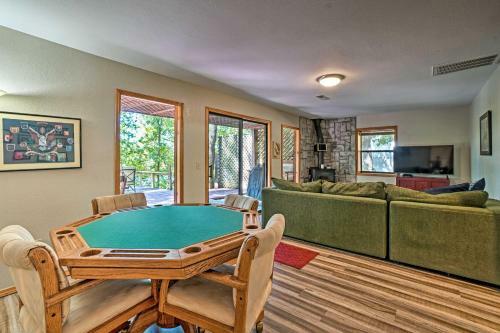 Home With Large Deck On Table Rock Lake!