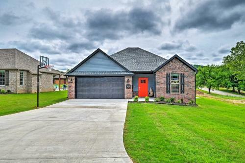 Ideally Located House Along Table Rock Lake!