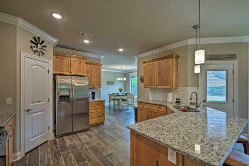 Ideally Located House Along Table Rock Lake!