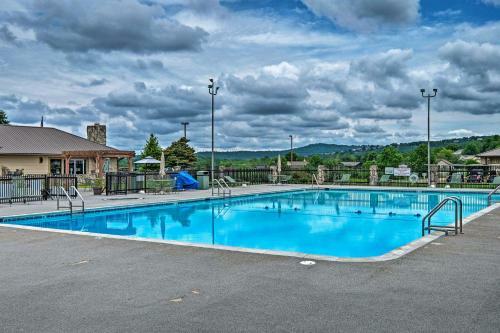 Ideally Located House Along Table Rock Lake!