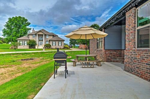 Ideally Located House Along Table Rock Lake!
