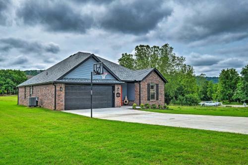 Ideally Located House Along Table Rock Lake!