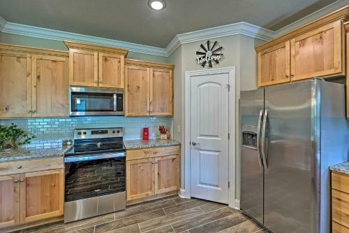 Ideally Located House Along Table Rock Lake!