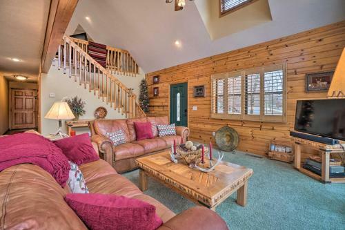 Idyllic Table Rock Lake Cabin Boat And Explore
