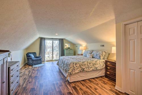 Table Rock Lakefront Getaway With Private Swim Dock!