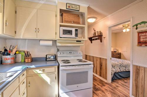 Table Rock Lakefront Getaway With Private Swim Dock!