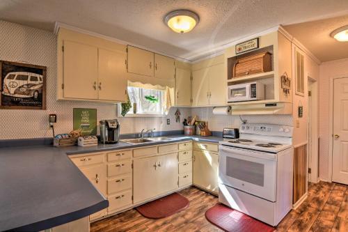 Table Rock Lakefront Getaway With Private Swim Dock!