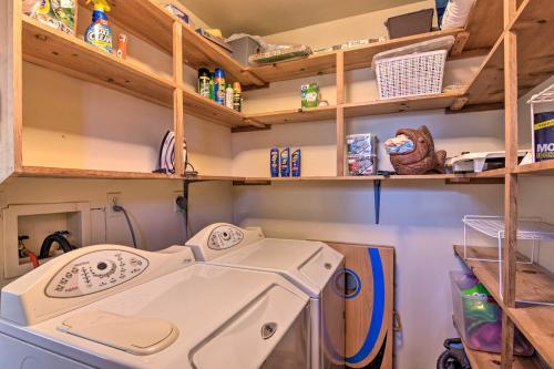 Table Rock Lakefront Getaway With Private Swim Dock!