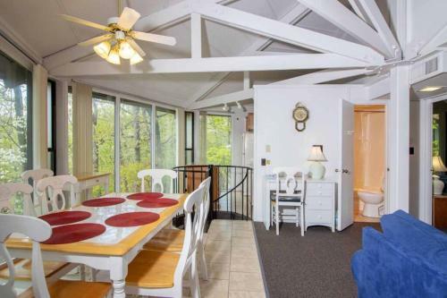 Unit 6 - Treetop 2 Bedroom Villa