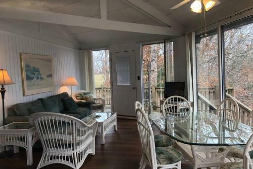 Unit 23 - Treetop 2 Bedroom Villa