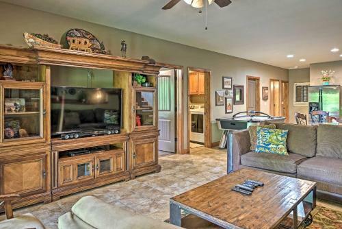 Branson Area Goldilocks Lodge With Private Deck!