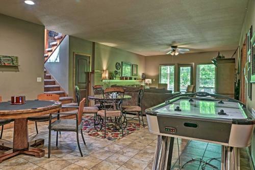 Branson Area Goldilocks Lodge With Private Deck!