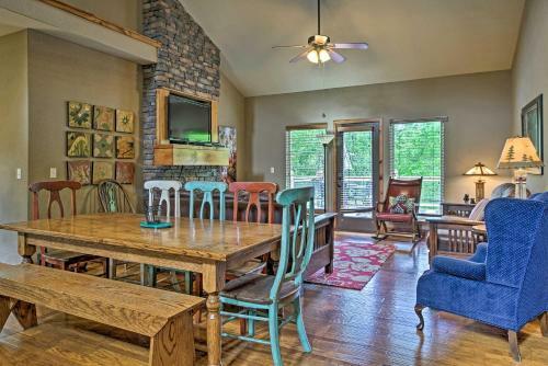 Branson Area Goldilocks Lodge With Private Deck!