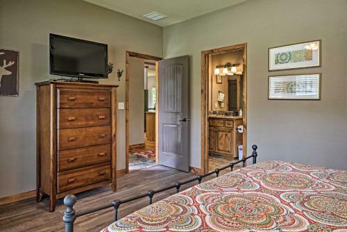 Branson Area Goldilocks Lodge With Private Deck!