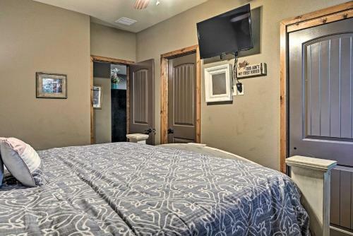 Branson Area Goldilocks Lodge With Private Deck!