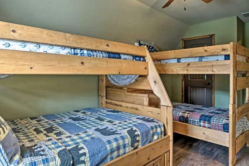 Branson Area Goldilocks Lodge With Private Deck!