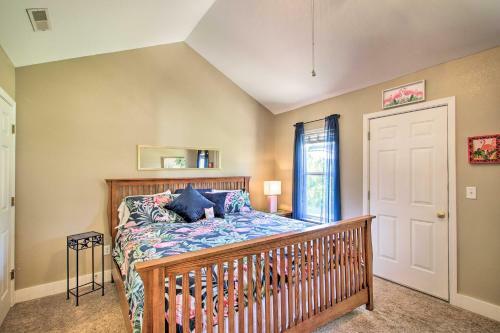 Cozy Ironton Cabin With Shared Pool And Private Patio!