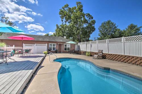 Cozy Ironton Cabin With Shared Pool And Private Patio!