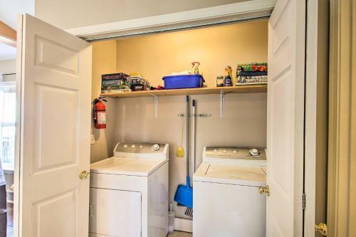 Cozy Ironton Cabin With Shared Pool And Private Patio!