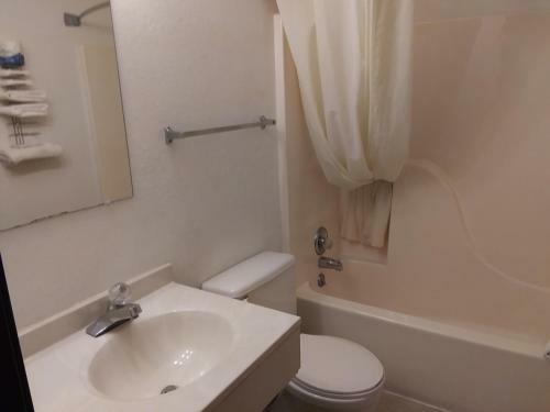 Hotel Amerihost Inn & Suites