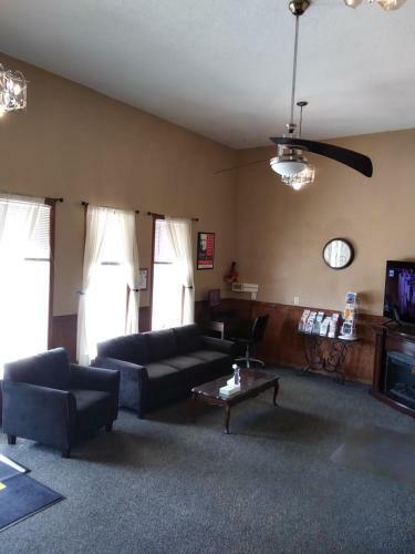 Hotel Amerihost Inn & Suites