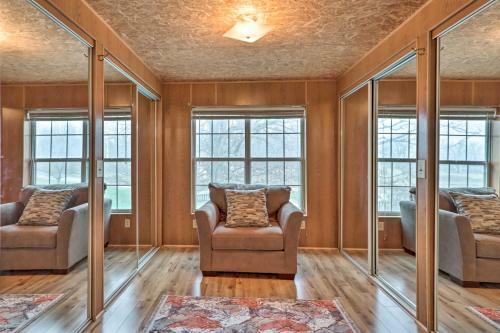 Family Apartment With Fireplace And Front Porch!