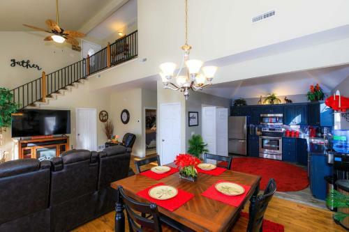 Lake Ozark Escape With Dock, Main Channel Views