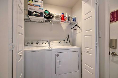 Apartamento Lakefront Escape With Dock, Slip And Pool Access!