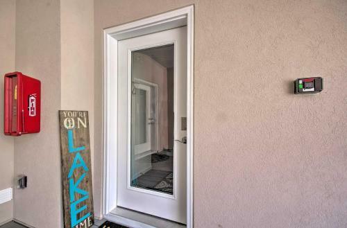 Apartamento Lakefront Escape With Dock, Slip And Pool Access!