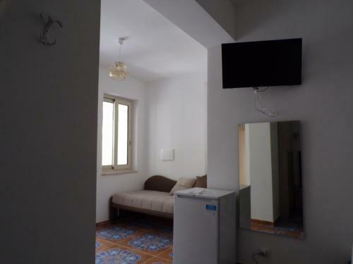 Hostal Nuova Aurora Rent Rooms