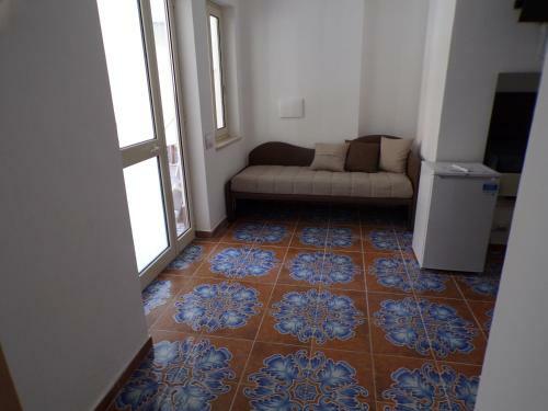 Hostal Nuova Aurora Rent Rooms