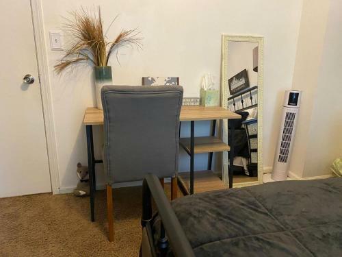 Becky & Marvels 420 Home With A Rentable Room And Wifi