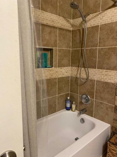 Becky & Marvels 420 Home With A Rentable Room And Wifi