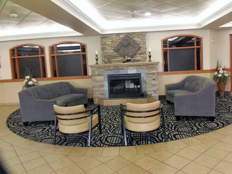 Hotel Rosslyn Inn & Suites