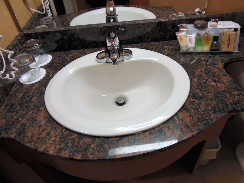 Hotel Rosslyn Inn & Suites