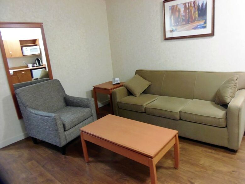 Hotel Rosslyn Inn & Suites