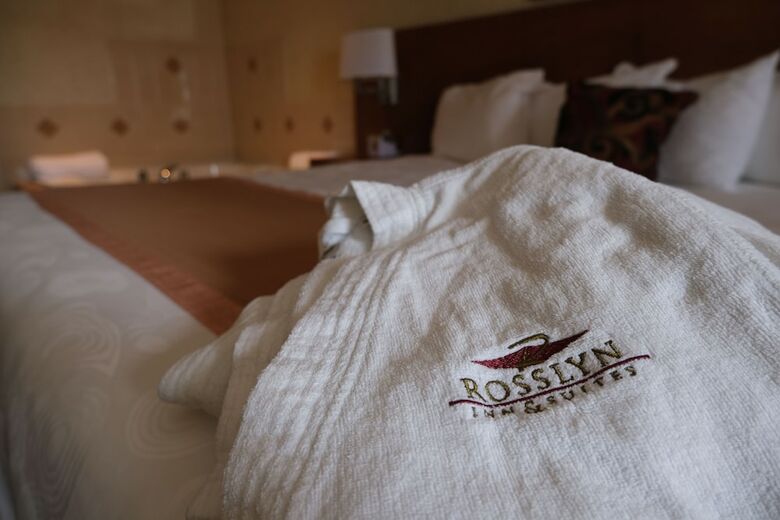 Hotel Rosslyn Inn & Suites