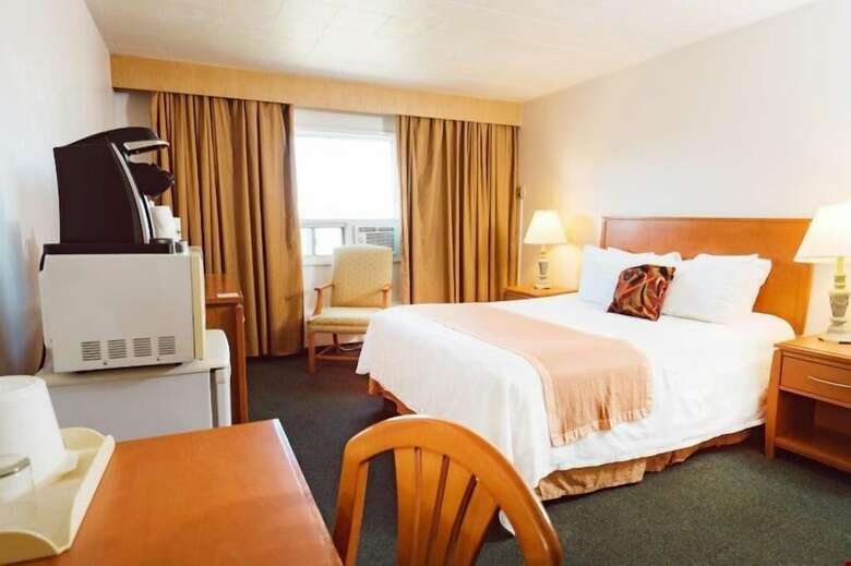 Hotel Rosslyn Inn & Suites