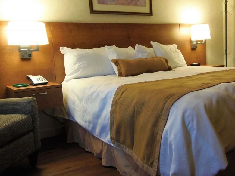 Hotel Rosslyn Inn & Suites