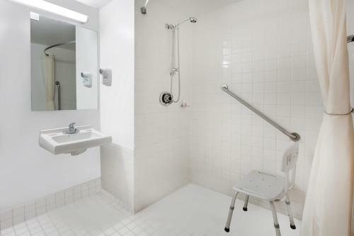 Hotel Super 8 By Wyndham Sudbury On