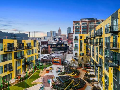 Insta-worthy Oasis Steps From Nightlife With Hot Tub! 305