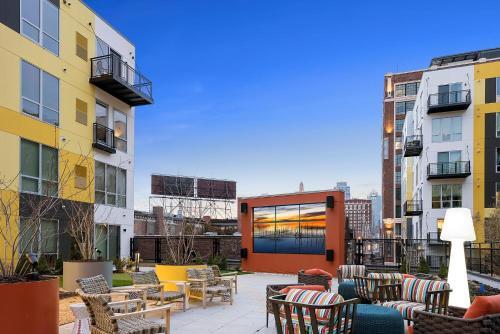 Insta-worthy Oasis Steps From Nightlife With Hot Tub! 305
