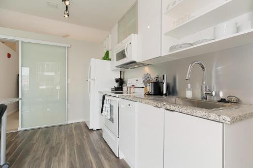Insta-worthy Oasis Steps From Nightlife With Hot Tub! 305