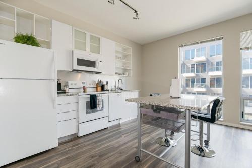 Insta-worthy Oasis Steps From Nightlife With Hot Tub! 305
