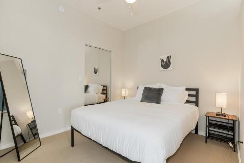 Insta-worthy Oasis Steps From Nightlife With Hot Tub! 305